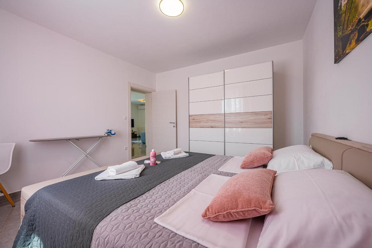 Domus Alba Apartments Pula Exterior photo