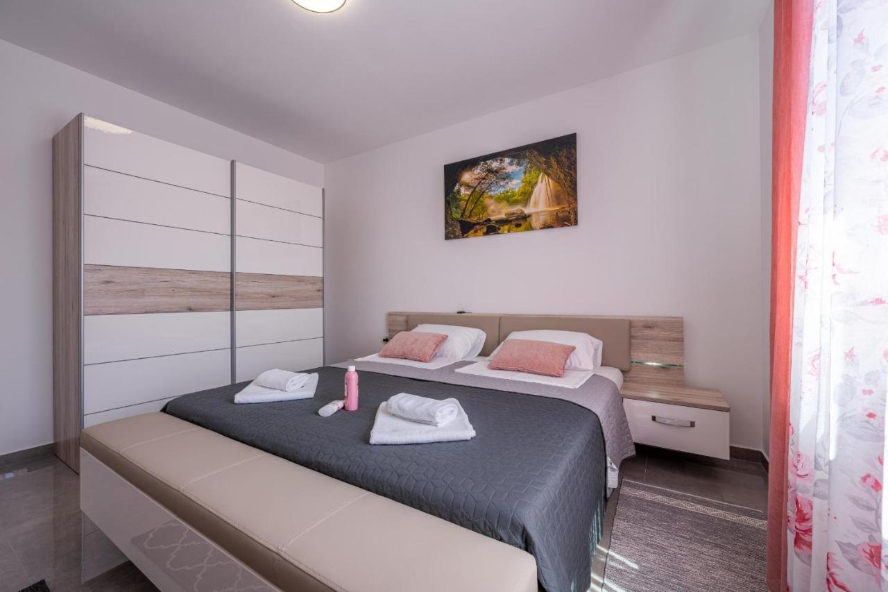 Domus Alba Apartments Pula Exterior photo