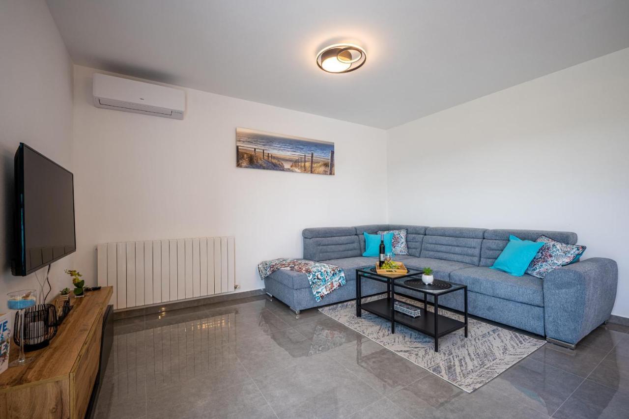 Domus Alba Apartments Pula Exterior photo