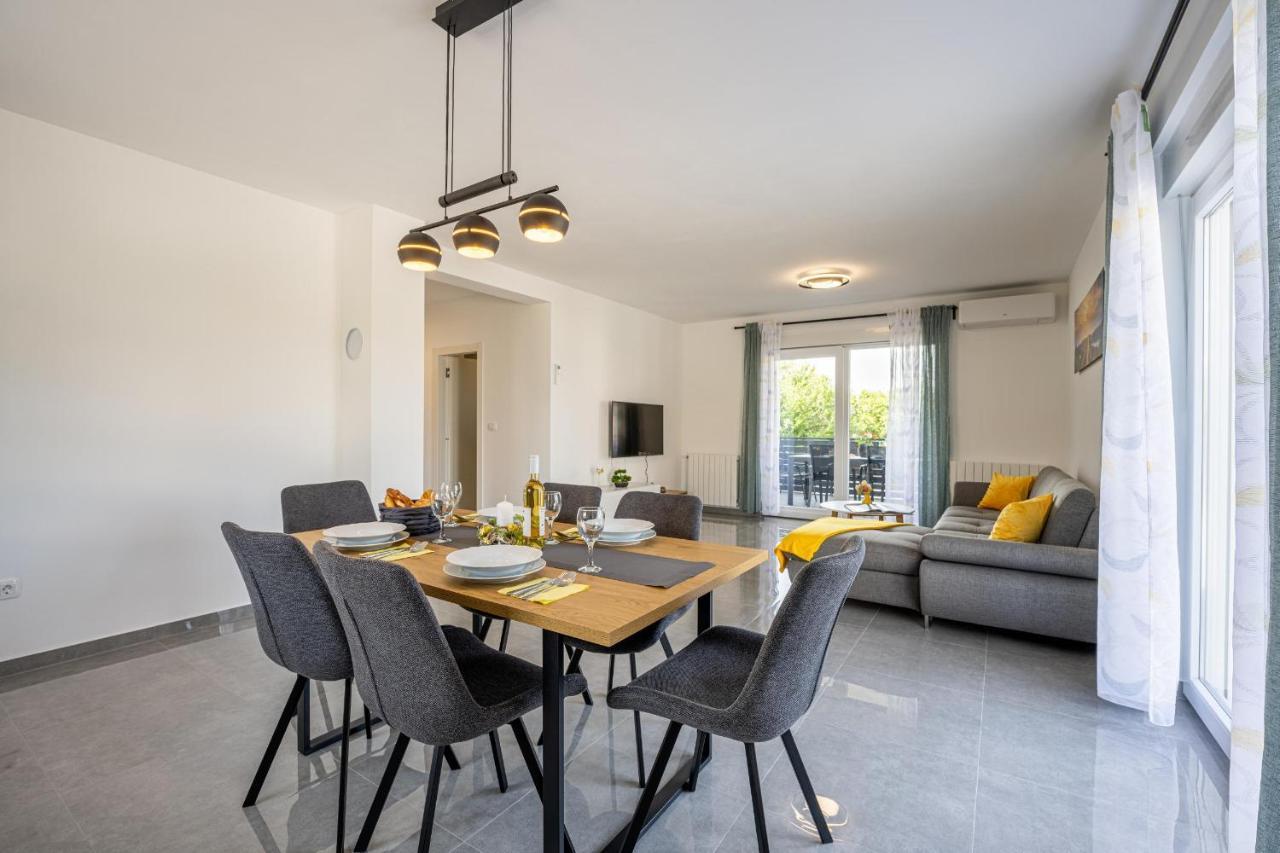 Domus Alba Apartments Pula Exterior photo